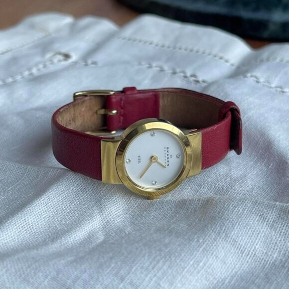 Skagen classic red leather skinny strap gold frame watch main image 5